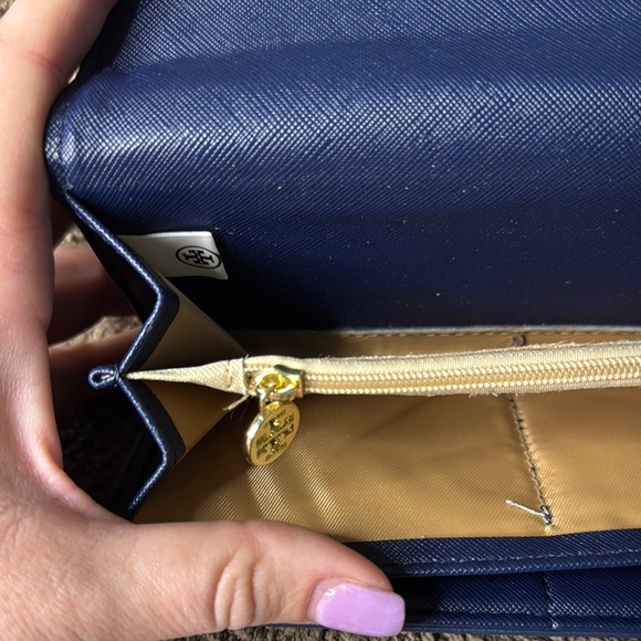 Tory Burch wannabe Navy Wallet - Picture 7 of 9